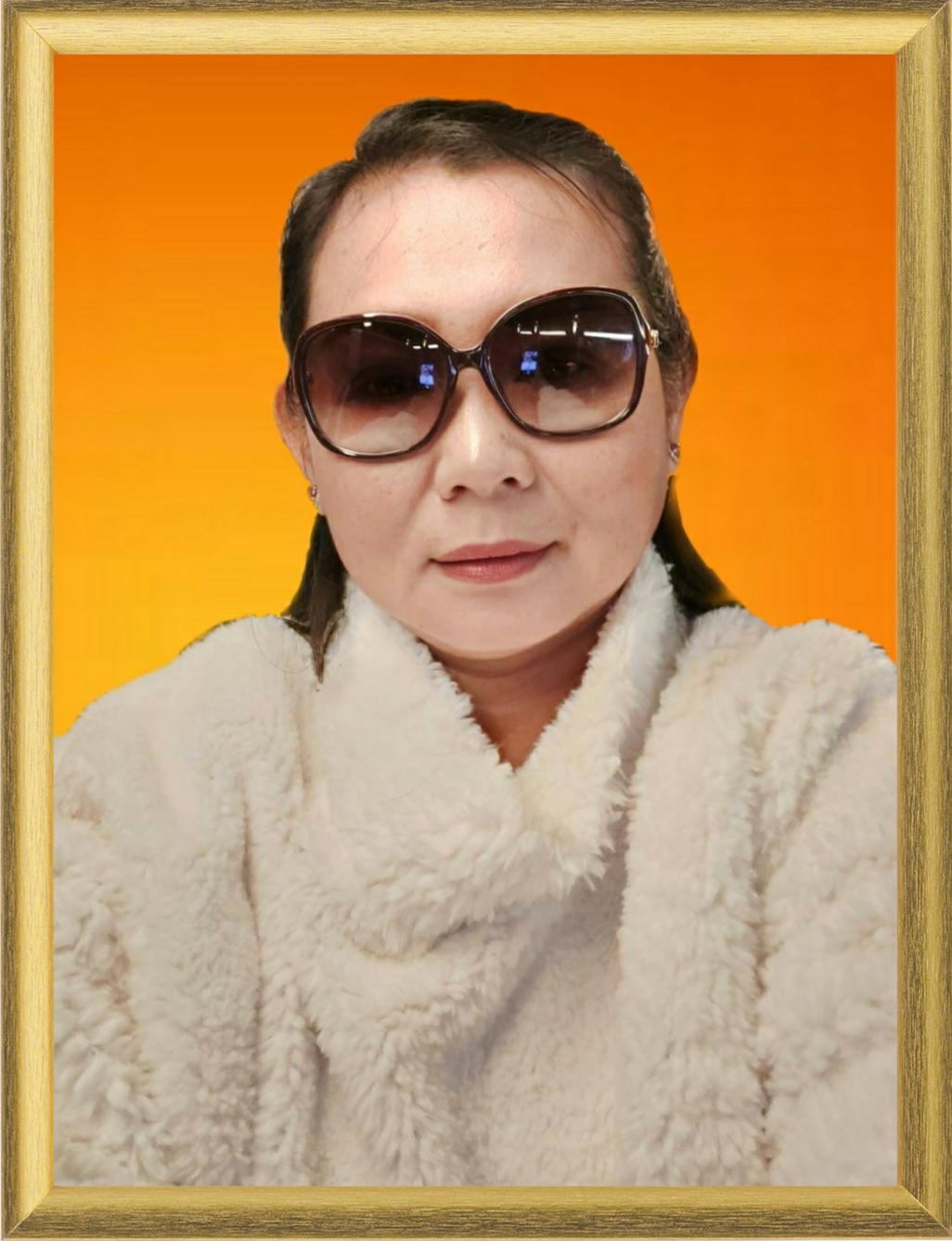 คุณอาพร เลิศทรัพย์อนันต์