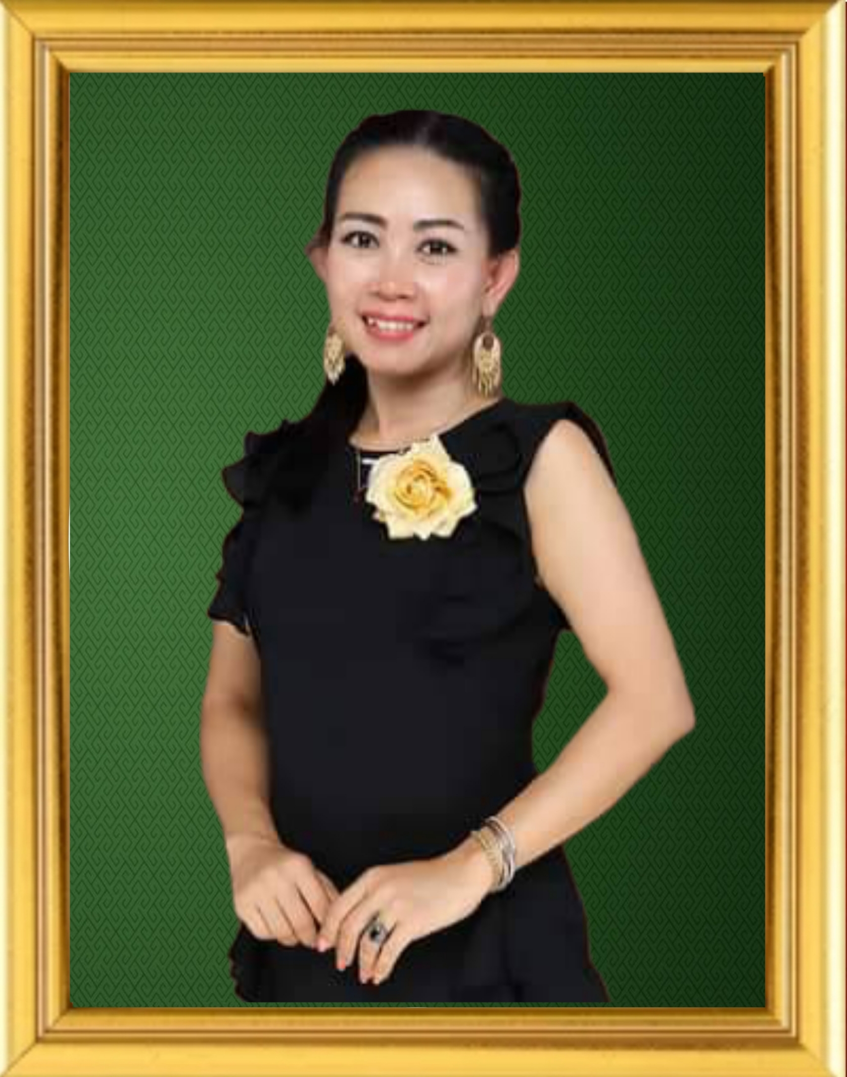 คุณวิรุฬห์รัตน์ เศรษฐาธนโชติ