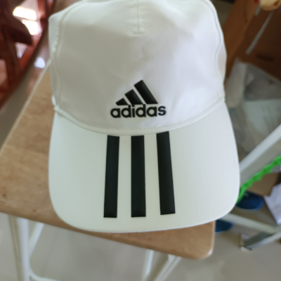หมวกวิ่ง Adidas สีขาว