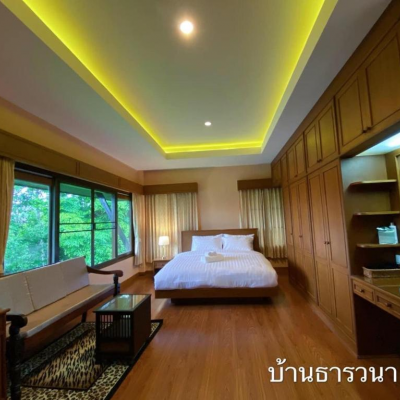 บ้านธารวนา ห้องเตียงใหญ่พร้อมวิวสวน