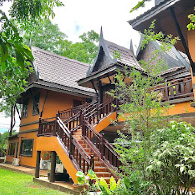 บ้านธารวนา ที่พักเรือนไทย ริมแม่น้ำกก