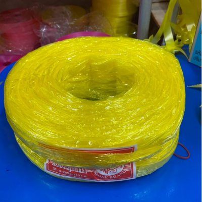เชือกฟางแข็ง สีเหลือง ตราดอกไม้ หนัก 5ขีด